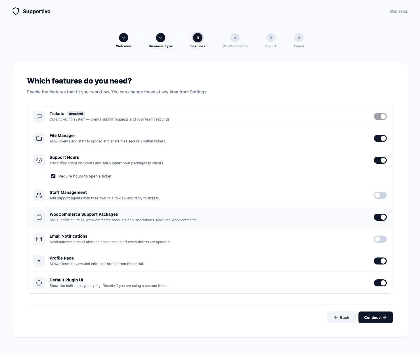 Το βήμα Features του Setup Wizard, με ενεργοποιημένο το Support Hours και ορατή την υποεπιλογή "Require hours to open a ticket"