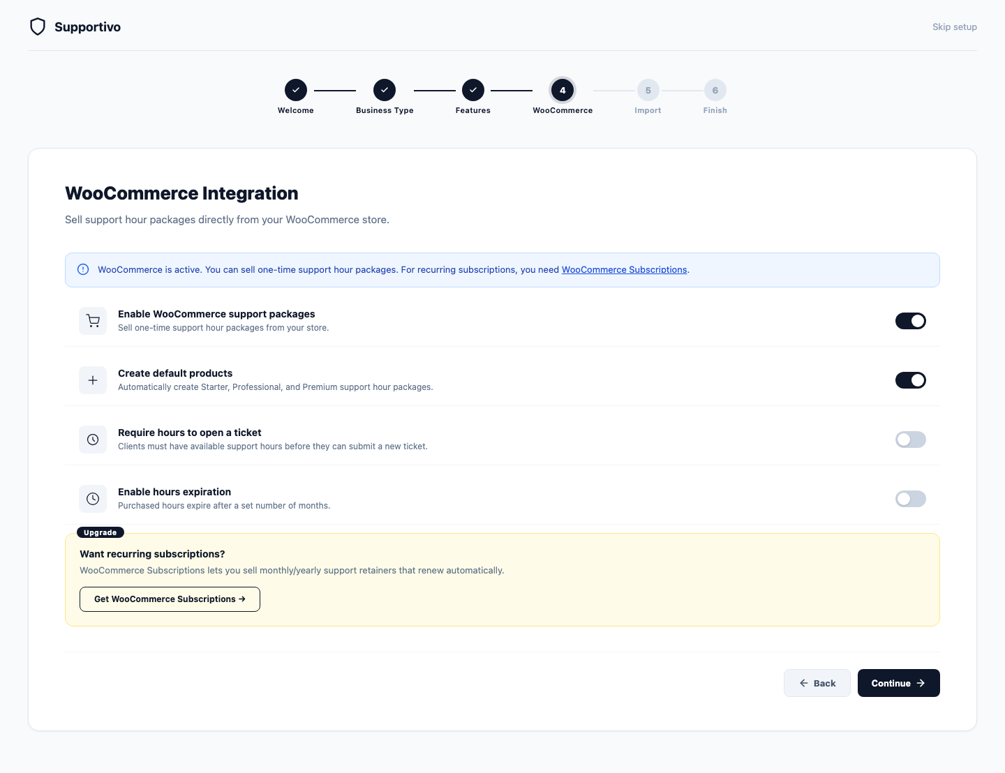 Το βήμα WooCommerce του Setup Wizard, με τη λίστα διακοπτών όπου τα Enable WooCommerce support packages και Create default products είναι ήδη ενεργά από προεπιλογή